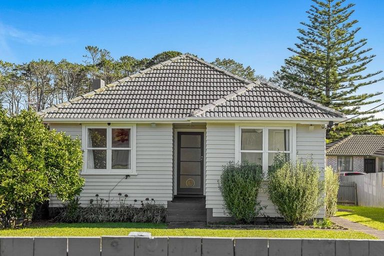 Photo of property in 65 Farquhar Road, Glendene, Auckland, 0602