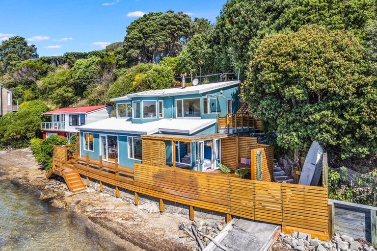 Photo of property in 14a Trevor Terrace, Paremata, Porirua, 5024