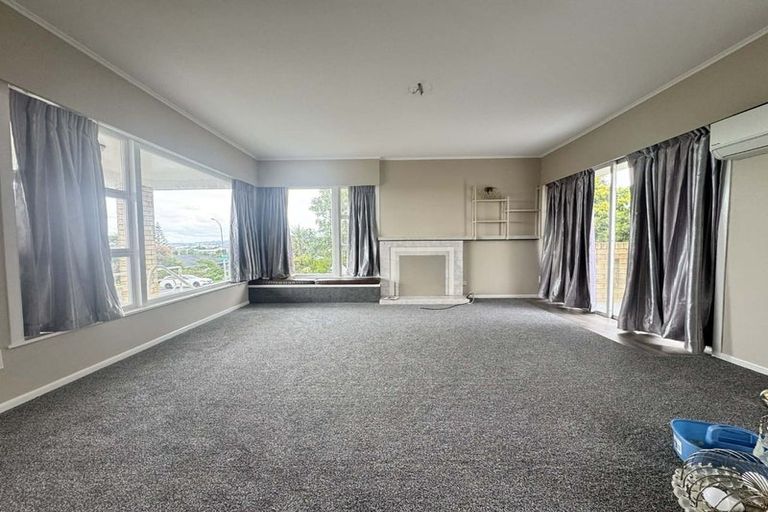 Photo of property in 25 Ellesmere Crescent, Pakuranga Heights, Auckland, 2010