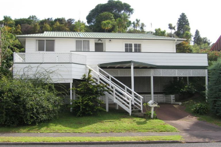 Photo of property in 118 Stapleford Crescent, Browns Bay, Auckland, 0630