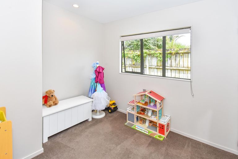 Photo of property in 18 Crannog Fen, Wattle Downs, Auckland, 2103