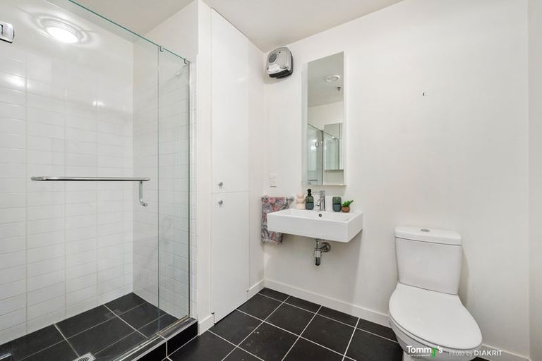 Photo of property in Montreaux Apartments, 3g/164 The Terrace, Wellington Central, Wellington, 6011