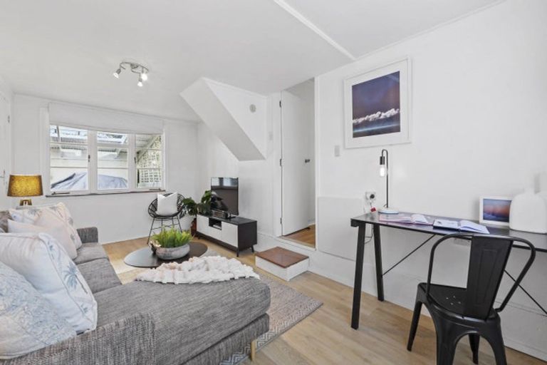 Photo of property in 802 Whangaparaoa Road, Manly, Whangaparaoa, 0930