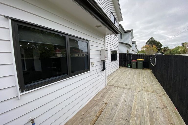 Photo of property in 1 Nagra Lane, Papakura, 2110