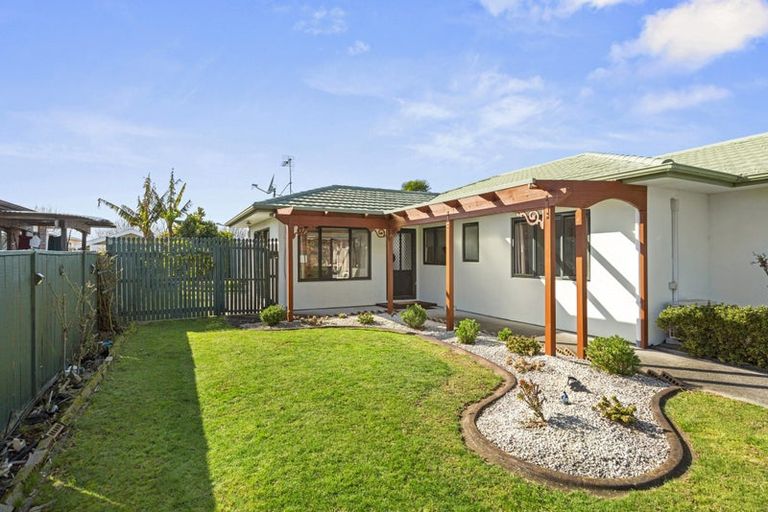 Photo of property in 14 Catalina Drive, Melville, Hamilton, 3206