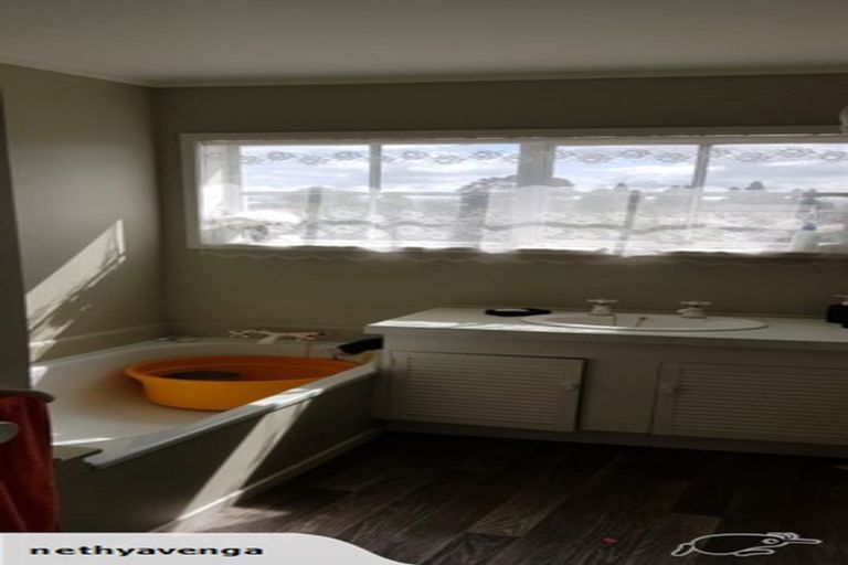 Photo of property in 32 Gilbass Avenue, Hamilton Lake, Hamilton, 3204