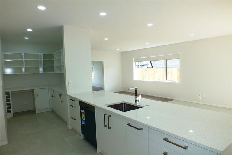 Photo of property in 31 Walsh Road, Papakura, 2110