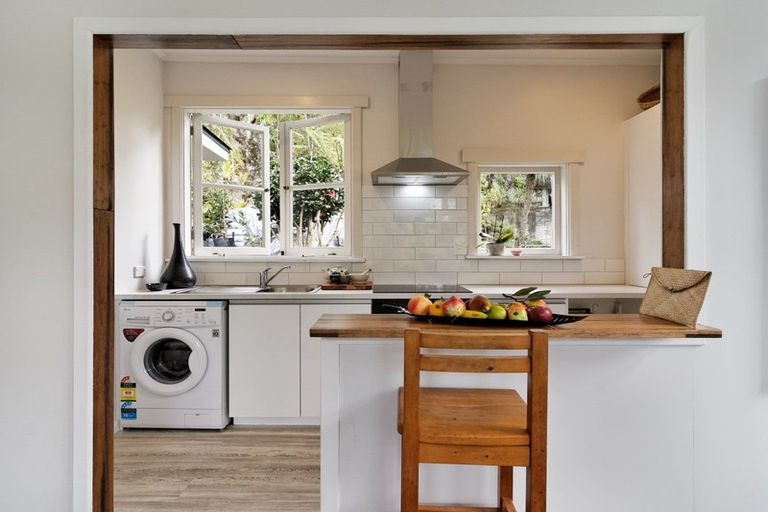 Photo of property in 207 Godley Road, Titirangi, Auckland, 0604