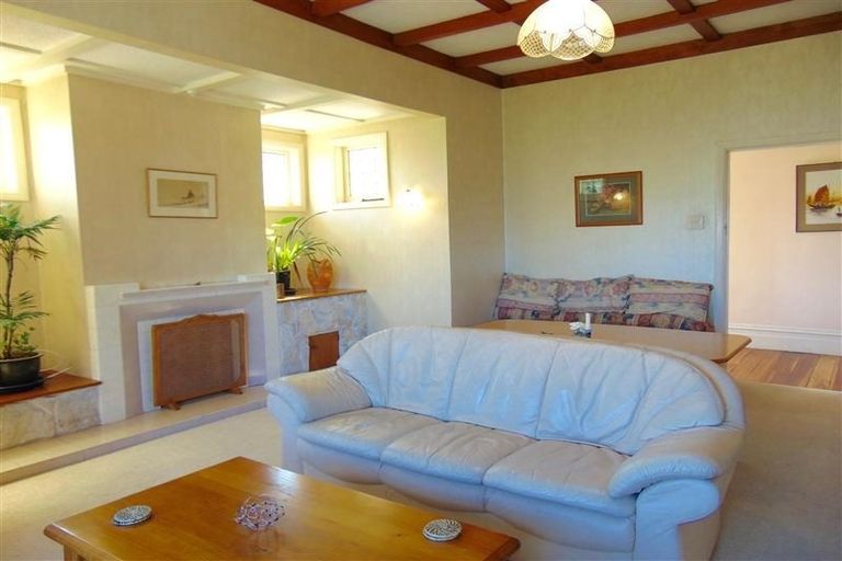 Photo of property in 13 Roslyn Road, Bluff Hill, Napier, 4110