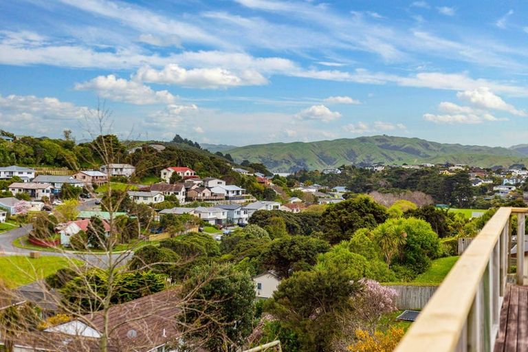 Photo of property in 92 Navigation Drive, Whitby, Porirua, 5024