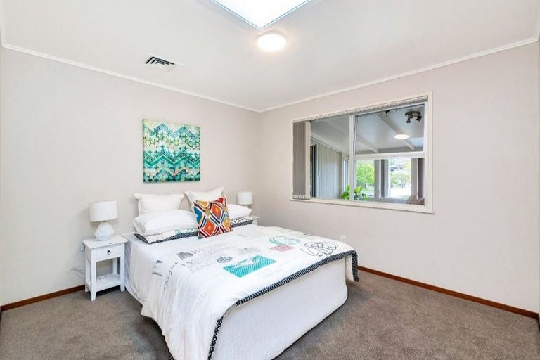 Photo of property in 34 Kirby Street, Glendene, Auckland, 0602