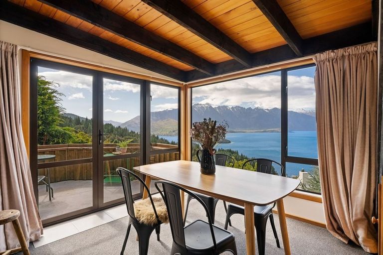 Photo of property in 138a Wynyard Crescent, Fernhill, Queenstown, 9300