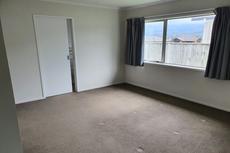 Photo of property in 73 Riverstone Drive, Riverstone Terraces, Upper Hutt, 5018