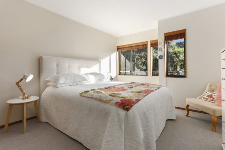 Photo of property in 22 Cochran Road, Oratia, Auckland, 0604