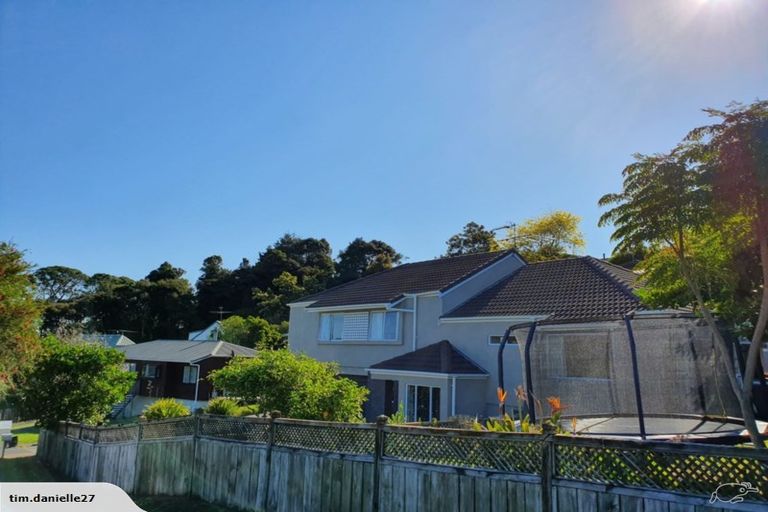 Photo of property in 2/21 Witheford Drive, Bayview, Auckland, 0629