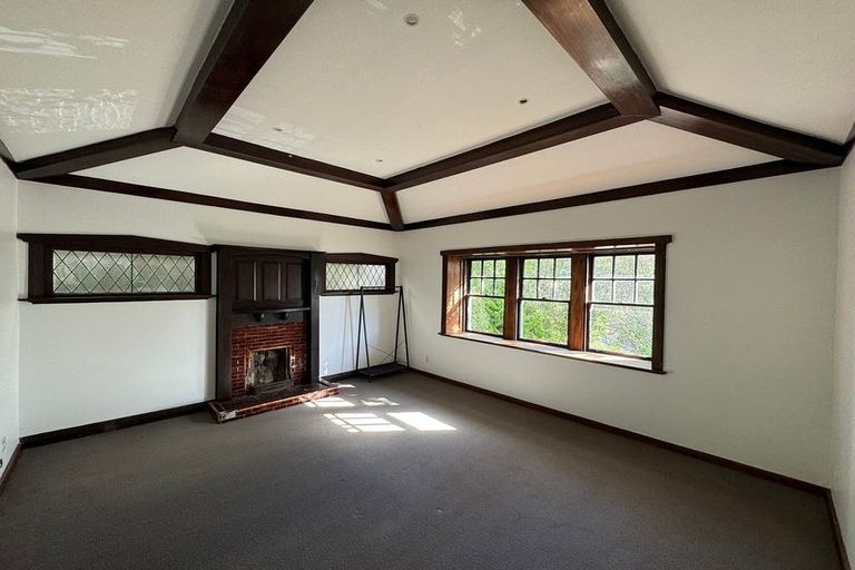 Photo of property in 2/5 Grove Road, Kelburn, Wellington, 6012