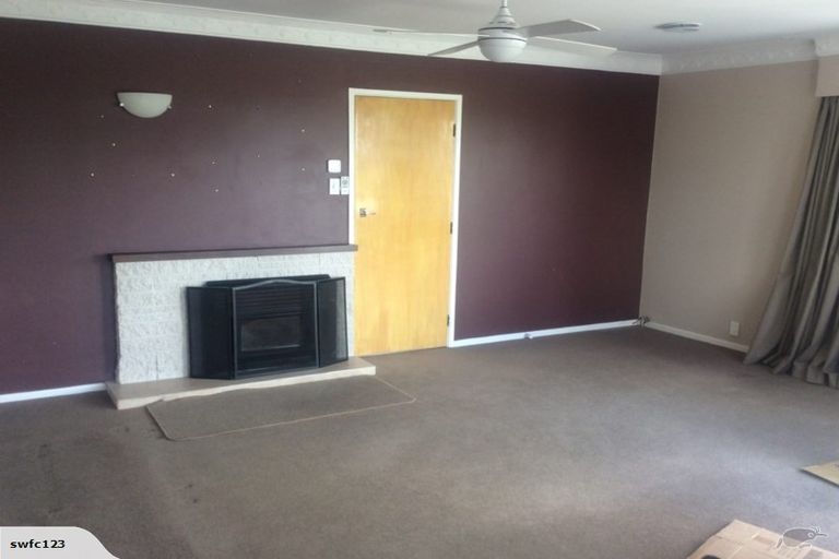 Photo of property in 5 Cron Avenue, Te Atatu South, Auckland, 0610