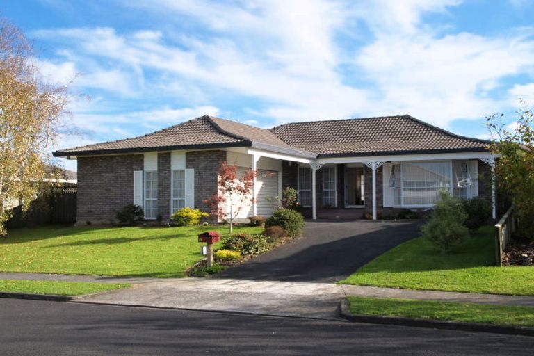 Photo of property in 16 Pajaro Place, Golflands, Auckland, 2013