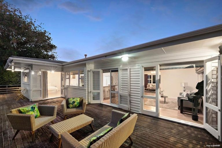 Photo of property in 68 Matipo Road, Te Atatu Peninsula, Auckland, 0610