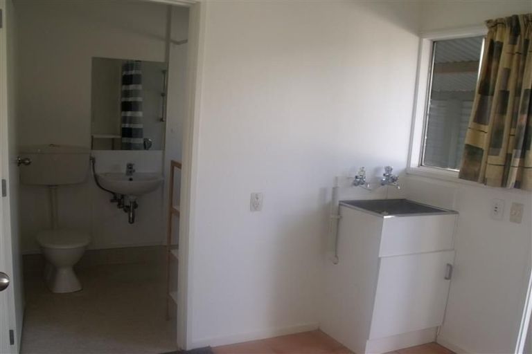 Photo of property in 2/7 Phillips Place, Havelock North, 4130