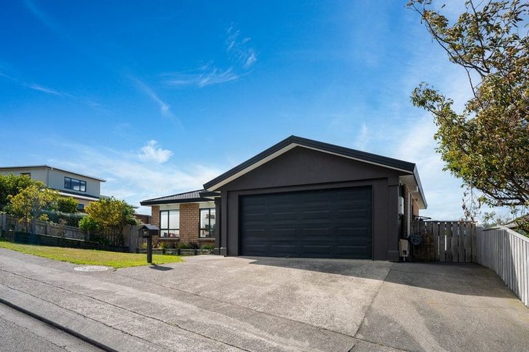 Photo of property in 39 Bowes Crescent, Strathmore Park, Wellington, 6022