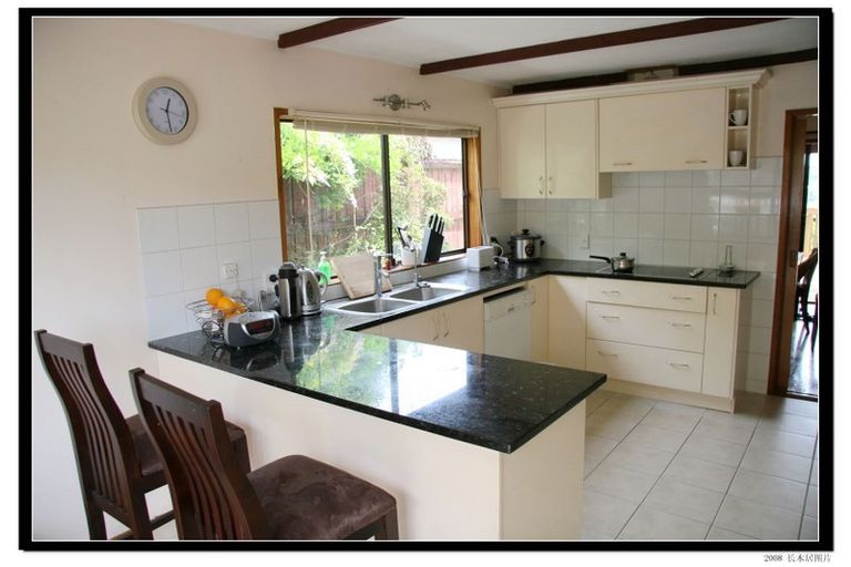 Photo of property in 15 Longwood Place, Forrest Hill, Auckland, 0620