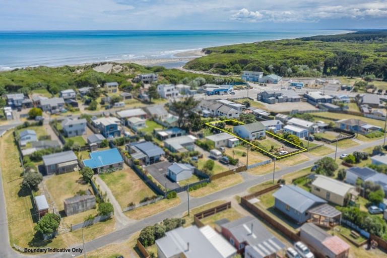 Photo of property in 14 Rangitane Street, Himatangi Beach, Foxton, 4891