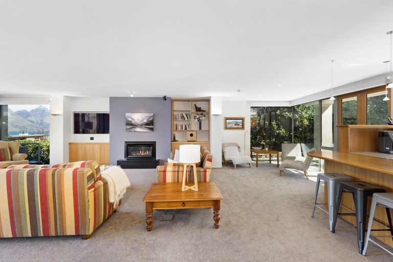Photo of property in 16 Earnslaw Terrace, Queenstown, 9300
