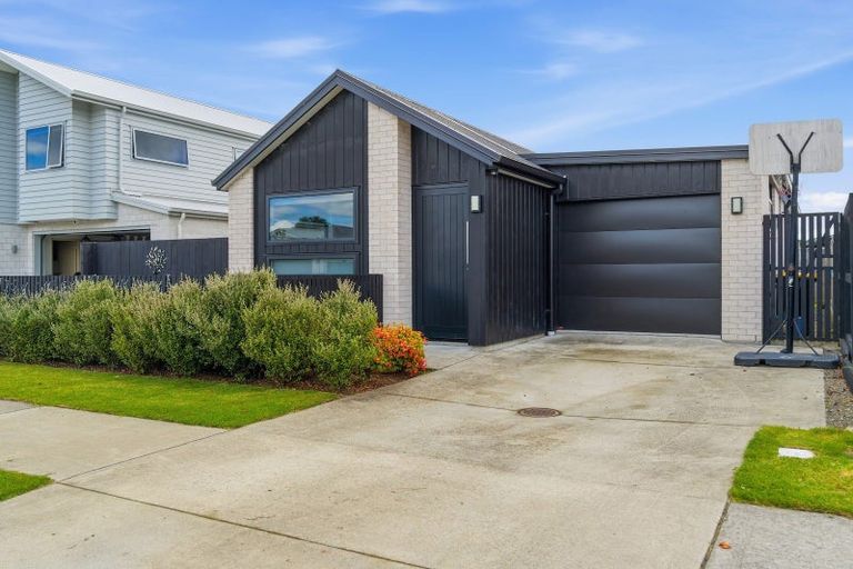 Photo of property in 16 Hinaki Street, Poike, Tauranga, 3112