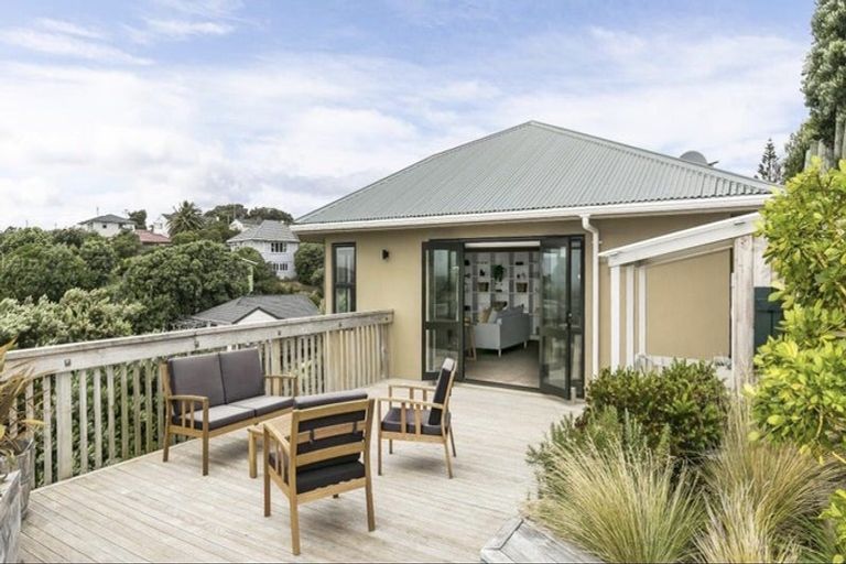 Photo of property in 16 View Road, Titahi Bay, Porirua, 5022