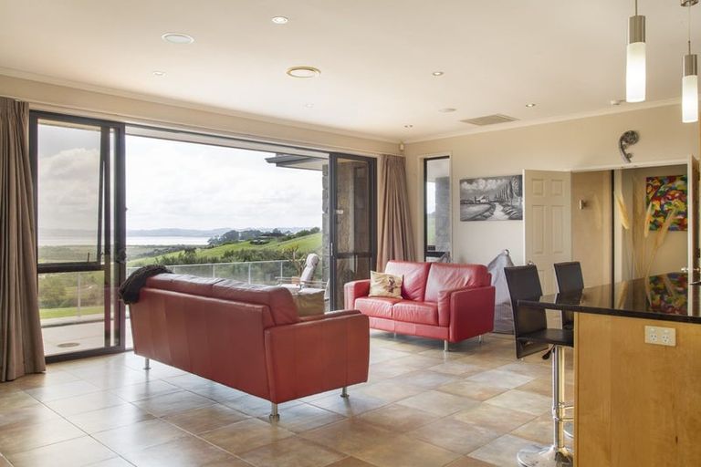 Photo of property in 38a Kaipara Lake Road, South Head, Helensville, 0874