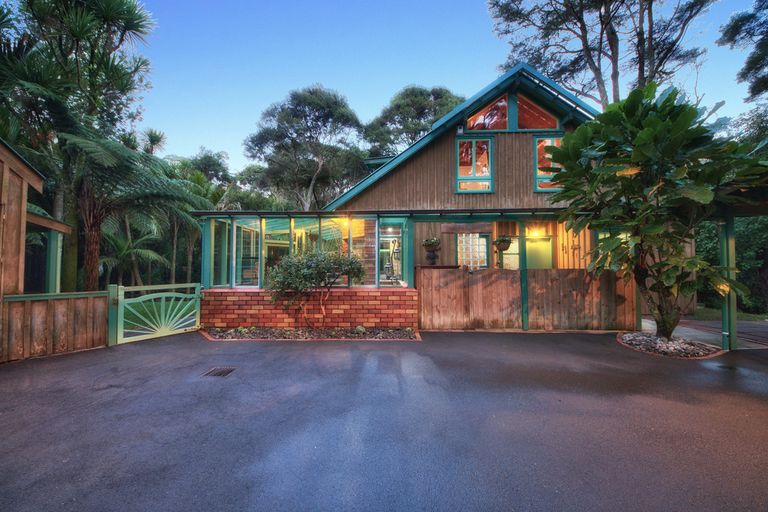 Photo of property in 6 Cochran Road, Oratia, Auckland, 0604