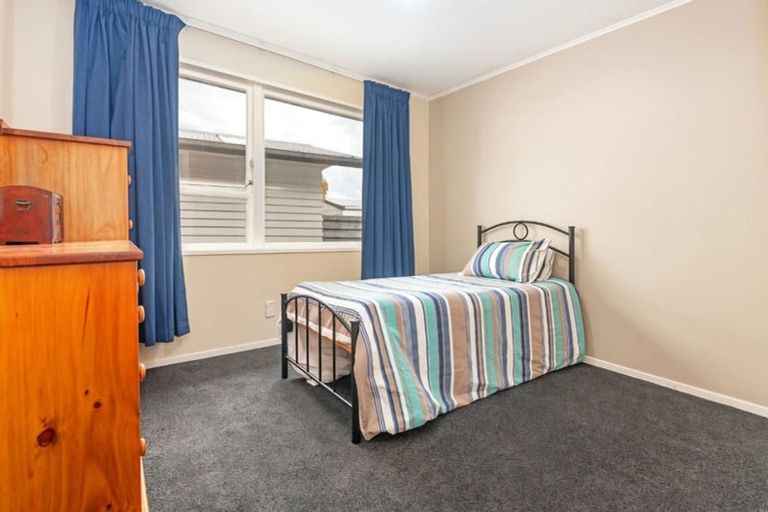 Photo of property in 22 Motuoapa Place, Kelvin Grove, Palmerston North, 4414