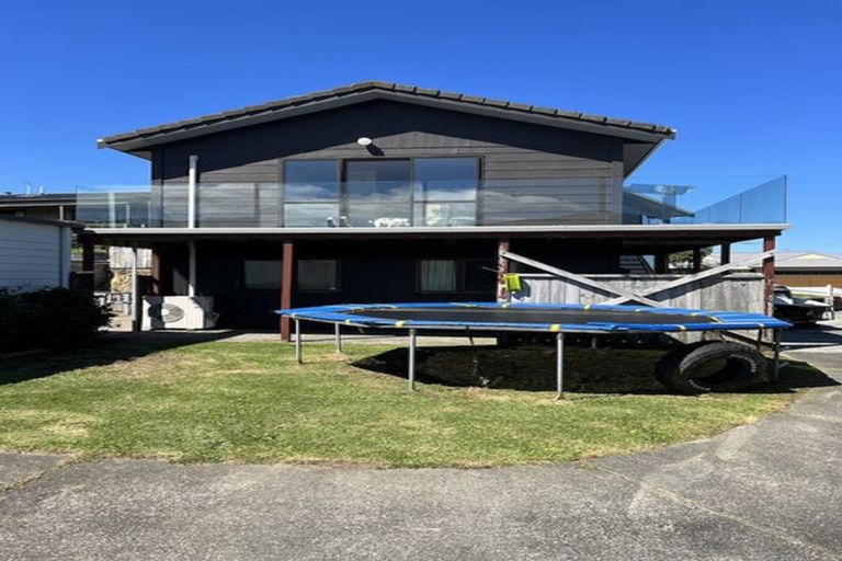 Photo of property in 79 Frobisher Street, Island Bay, Wellington, 6023