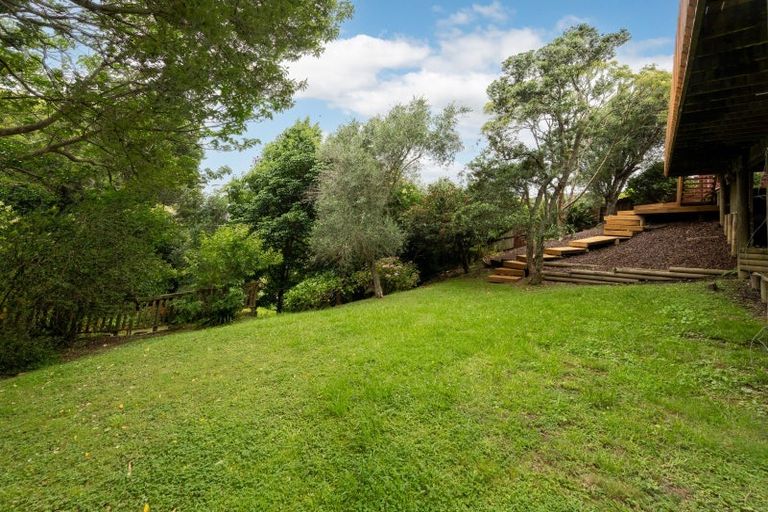 Photo of property in 18 Gibson Place, Mellons Bay, Auckland, 2014