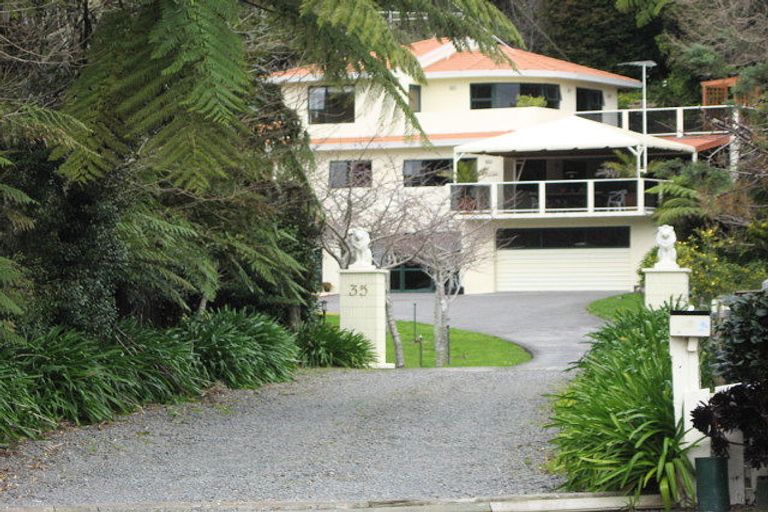 Photo of property in 35 Ambury Place, Merrilands, New Plymouth, 4312