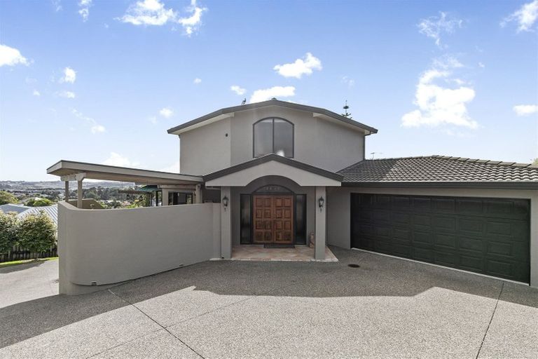 Photo of property in 8 Carl Place, Unsworth Heights, Auckland, 0632