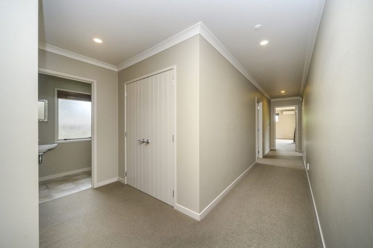 Photo of property in 21 Johnstone Drive, Fitzherbert, Palmerston North, 4410