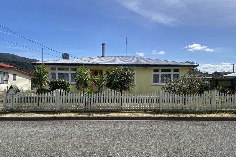 Photo of property in 7 Canterbury Street, Picton, 7220