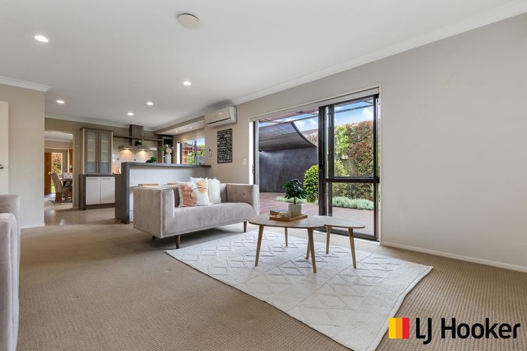 Photo of property in 11 Allerton Place, Wattle Downs, Auckland, 2103