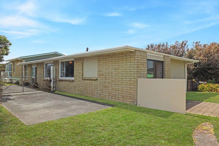 Photo of property in 14 Mack Street, Foxton Beach, Foxton, 4815