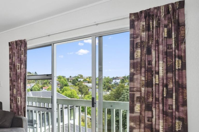 Photo of property in 1/17 Dianthus Place, Browns Bay, Auckland, 0630