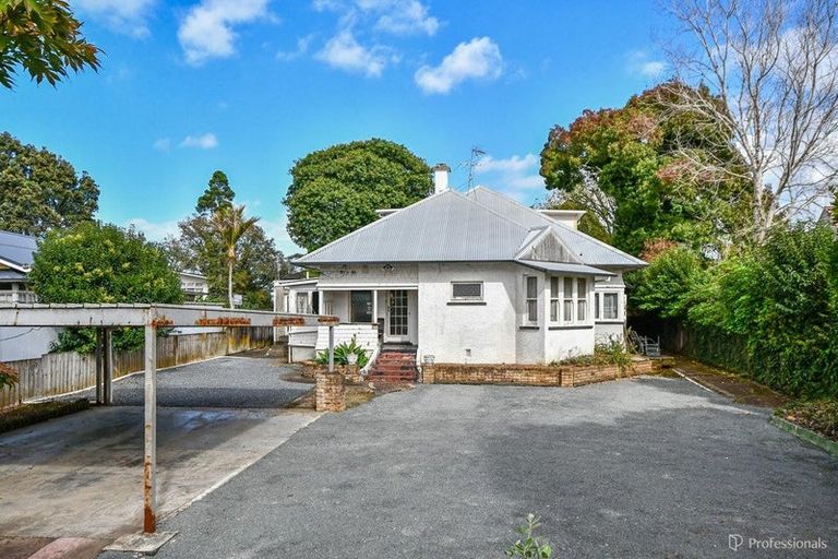 Photo of property in 21 Gray Avenue, Mangere East, Auckland, 2024