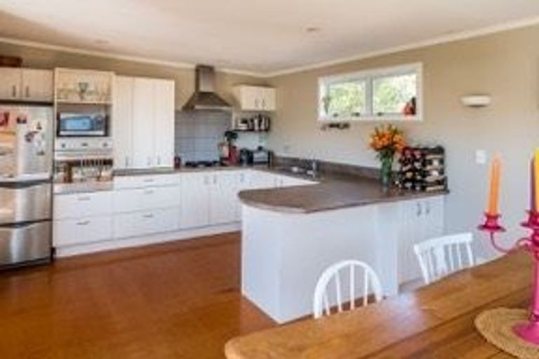 Photo of property in 5 Jillett Street, Titahi Bay, Porirua, 5022