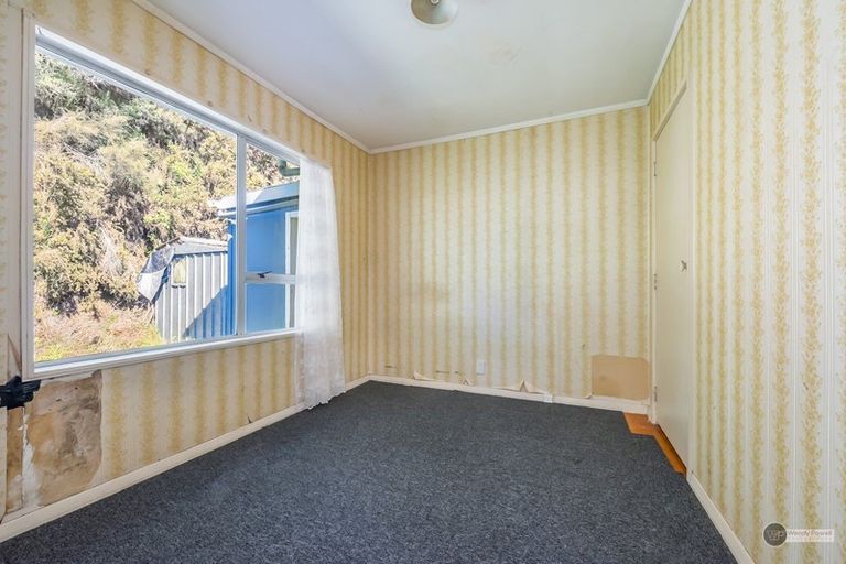 Photo of property in 2/22 Shackleton Grove, Stokes Valley, Lower Hutt, 5019
