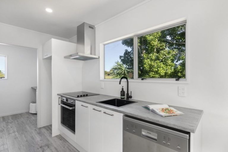 Photo of property in 2/12 Mona Vale, West Harbour, Auckland, 0618