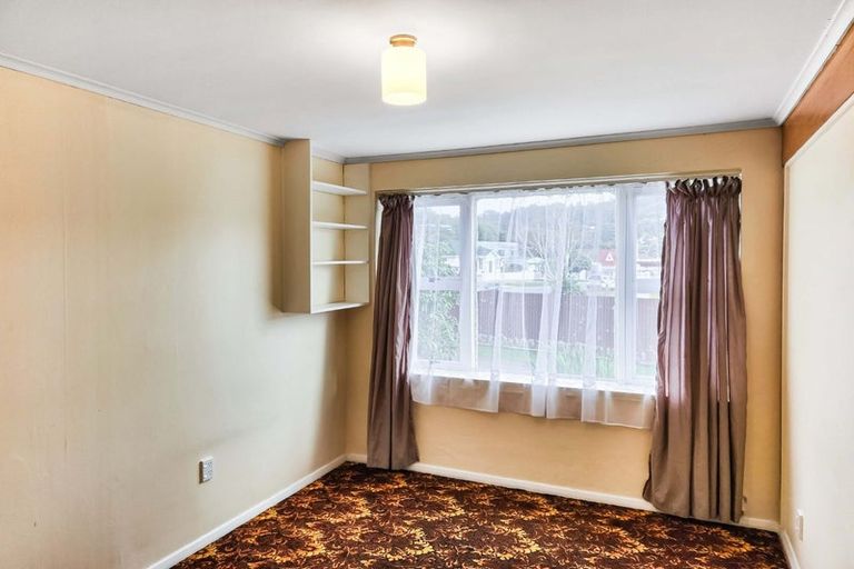 Photo of property in 13 Hawthorn Crescent, Stokes Valley, Lower Hutt, 5019