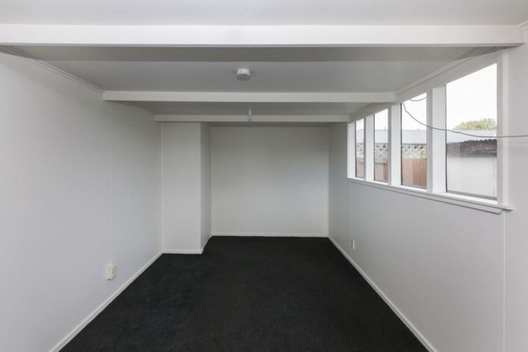 Photo of property in 6 Quebec Place, Wainoni, Christchurch, 8061