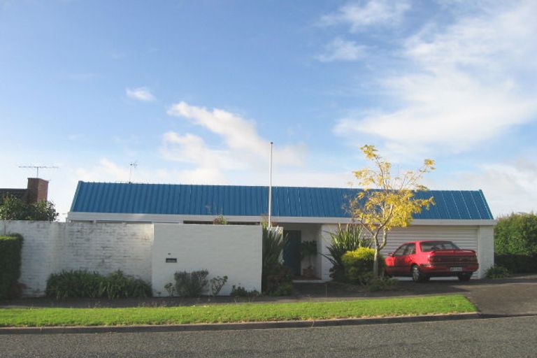 Photo of property in 39 Chatswood Grove, Chatswood, Auckland, 0626