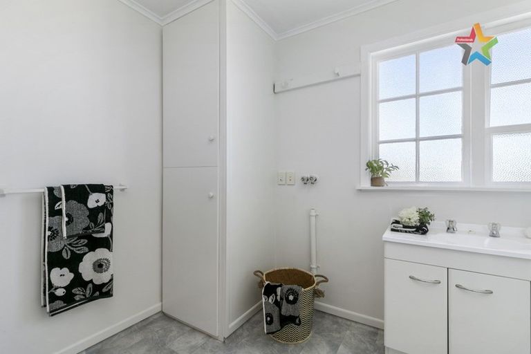Photo of property in 1/95 Whites Line East, Waiwhetu, Lower Hutt, 5010